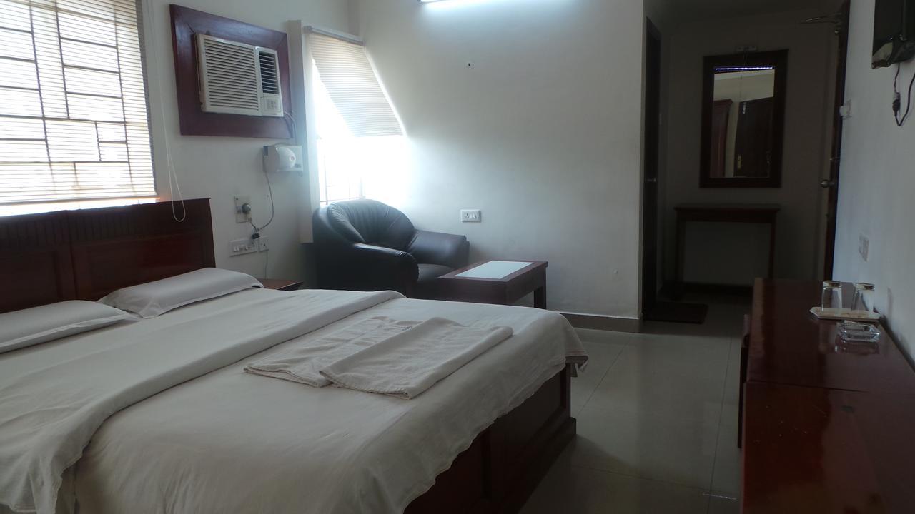 Kooloth Lake View Residency Hotel Coimbatore Buitenkant foto
